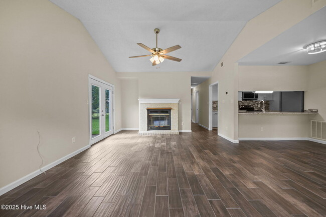 Building Photo - 105 Wedgewood Dr