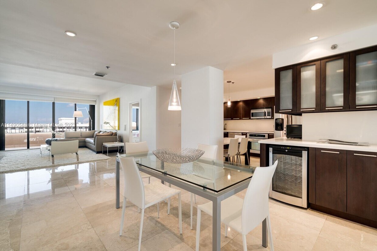 Foto principal - 251 Crandon Blvd