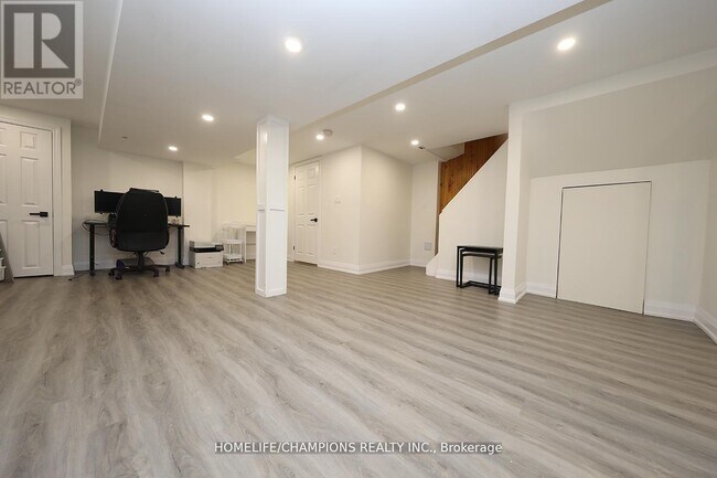 Building Photo - 50 Fraserton Crescent