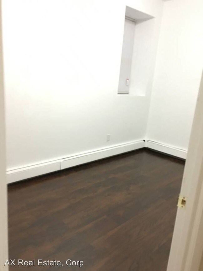 Foto del edificio - 118 Maple Ave