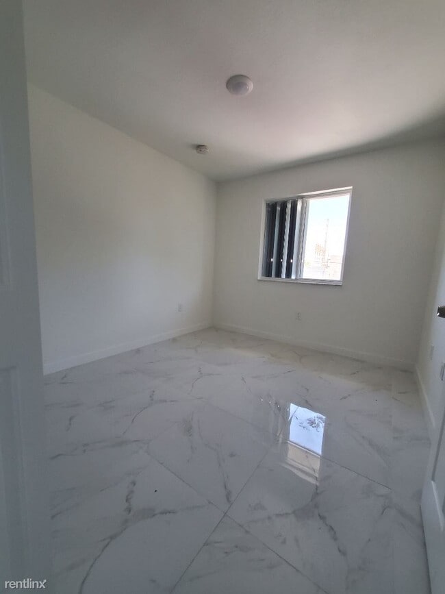 Building Photo - 5 br, 2 bath House - 2354 NW 67th St # 233...