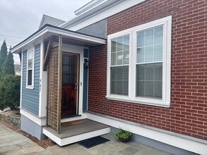 Building Photo - 407 Main St