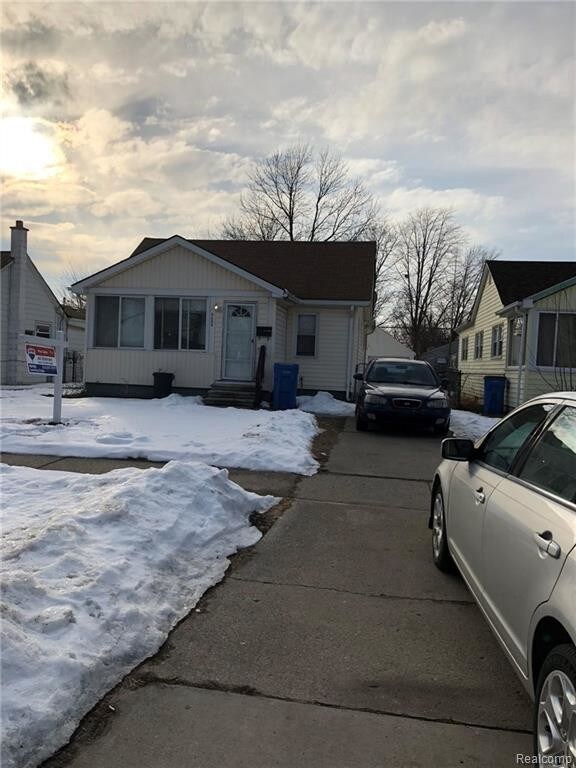 Building Photo - 5655 N Silvery Ln