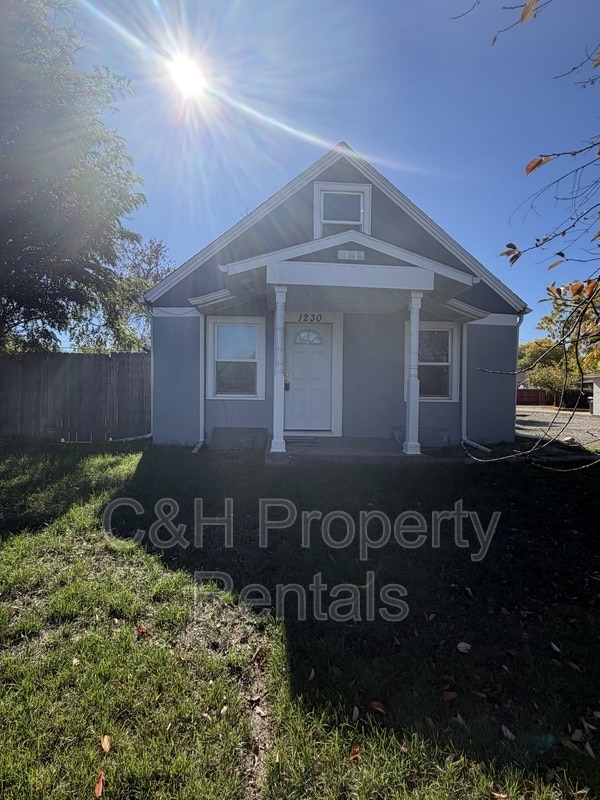 Building Photo - 1230 Broadwater Ave