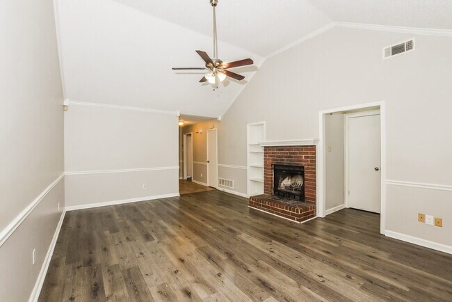 Foto del edificio - 6589 Silver Oak Cove