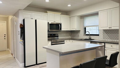 Building Photo - 9521 Boca Cove Cir