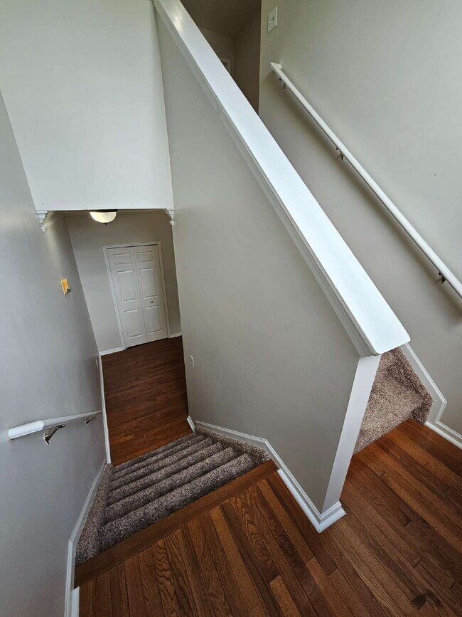 Foto del edificio - 3-Level Condo in Prime Sterling Heights Location. 2 Bed, 2 Full Bath, 2 Half Baths | 2-Car Garage...