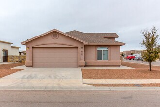 Building Photo - 814 Desert Silver Dr