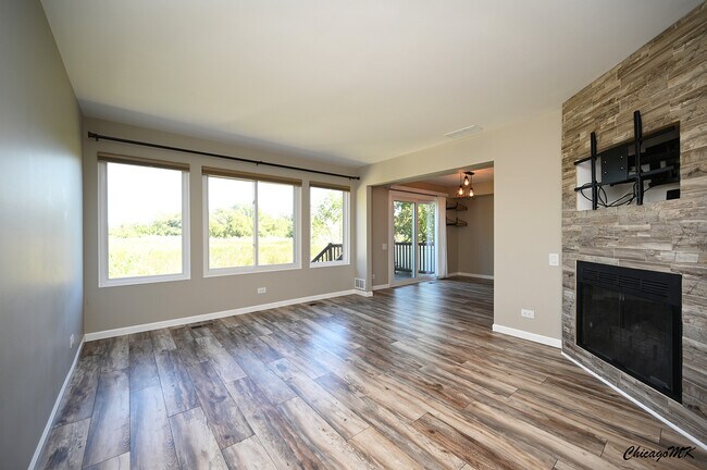 Foto del edificio - 425 Locksley Dr