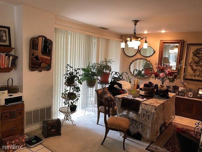 Foto del edificio - 1 br, 1 bath Condo - 1650 Oakwood Drive E303