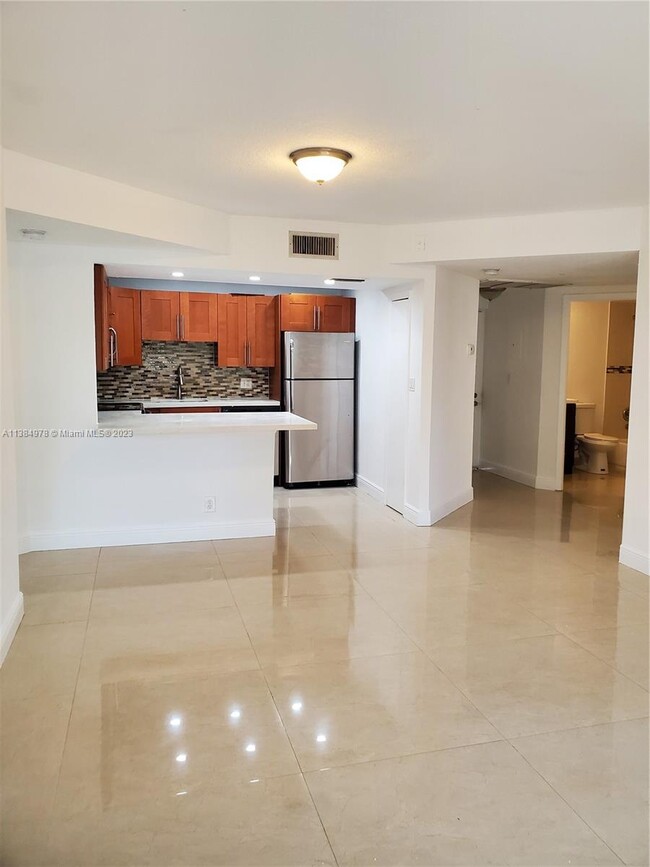 8290 Lake Dr Unit 350, Doral, FL 33166 - Condo for Rent in Doral, FL ...