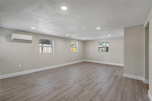 Building Photo - 5210 S 84th St