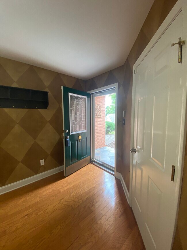 Foto del edificio - 2588 Moss Creek Rd