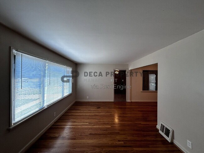 Building Photo - 10205 Cabot Dr