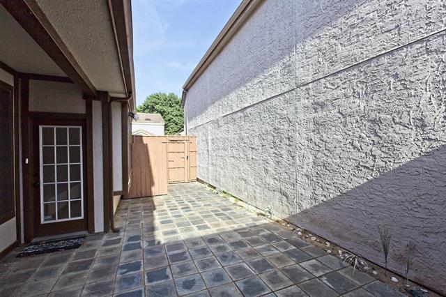 Building Photo - 17007 Vinland Dr