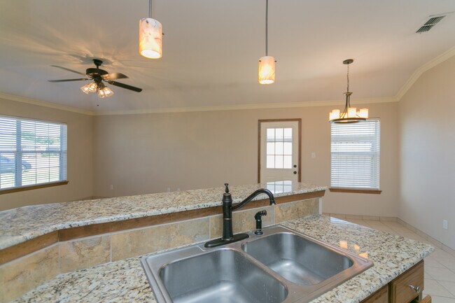 Foto del edificio - 16141 Rolling Meadows Dr