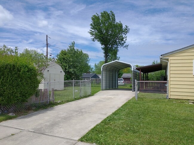 Building Photo - 574 Willow Park Rd, Elyria OH
