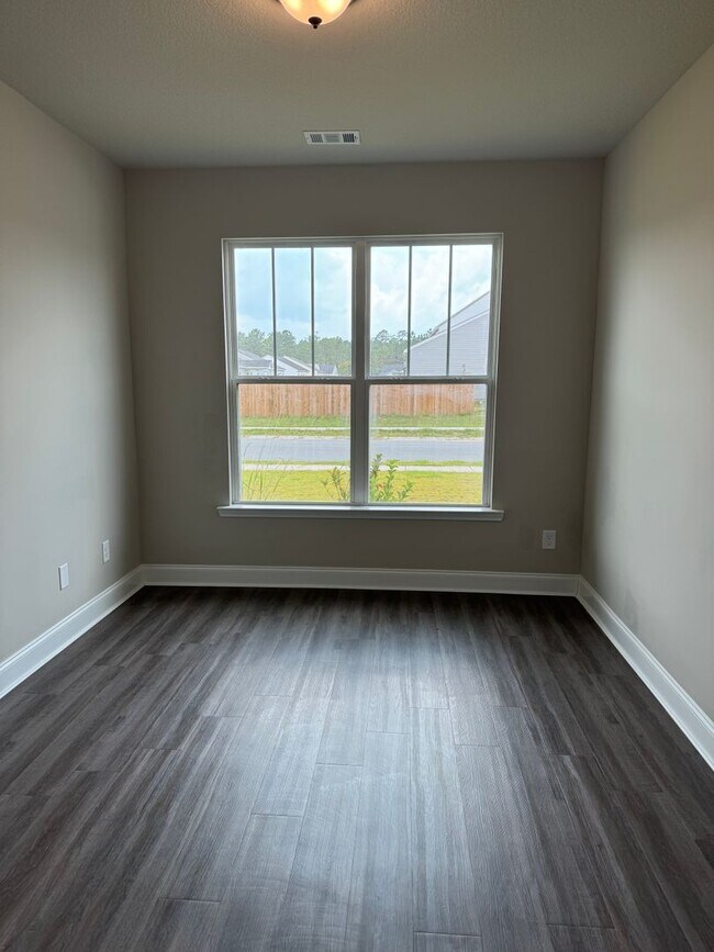 Building Photo - 3 Bed 2 Bath In Guyton