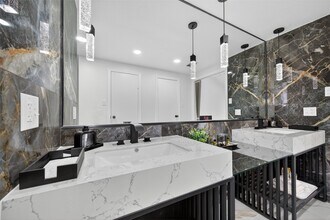 Building Photo - 7447 Cambridge St