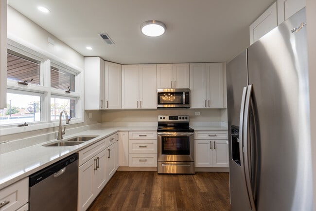 Building Photo - 5643 S Harlem Ave