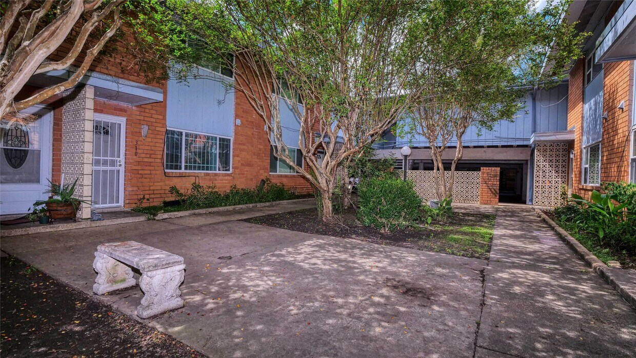 Primary Photo - 5538 Holly St