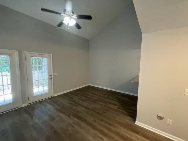 Building Photo - 4213 Sequoia Ct