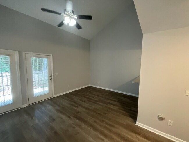 Foto del edificio - Welcome to Sequoia Place!