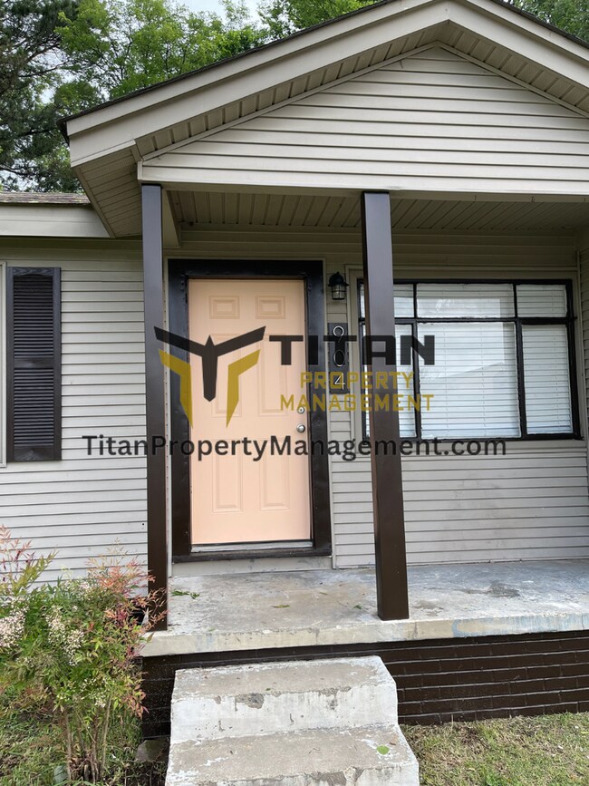 Building Photo - 4 bed/1.5 bath House