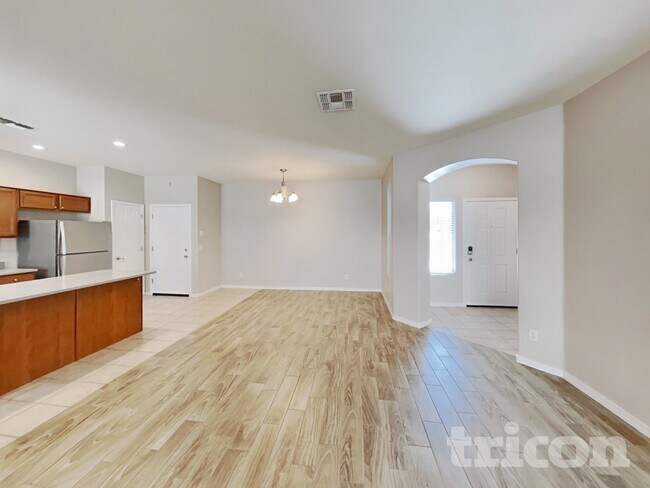 Building Photo - 5010 W Fawn Dr