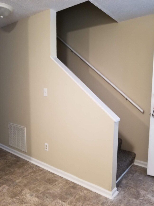 337 Daniel St Unit 08, Denton, NC 27239 Room for Rent in Denton, NC