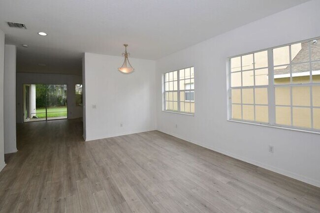 Building Photo - Spacious 2 bed Plus Den Home for Lease