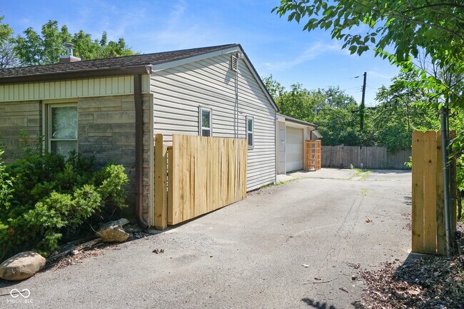 Building Photo - 3375 Payton Ave