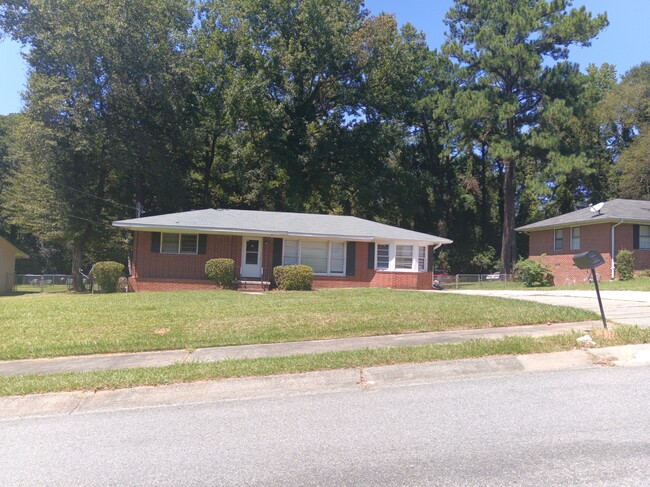Building Photo - 2540 Alandale Dr