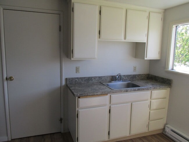 Building Photo - 1 bedroom apartment in Burlington