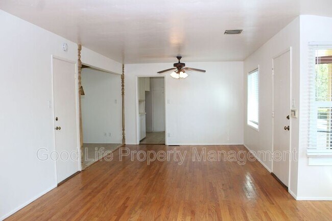 Building Photo - 1222 Oak Dr