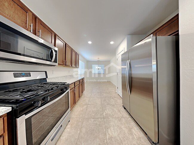 Foto del edificio - 1417 W Belmont Red Trail