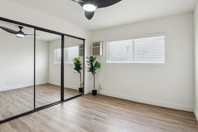 Foto del edificio - Champlin Properties