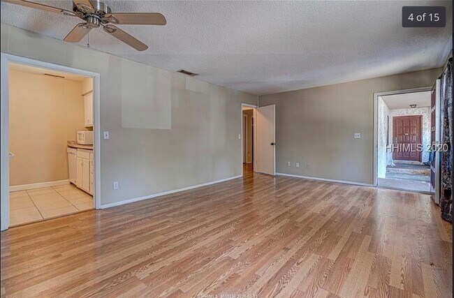Living room - 400 William Hilton Pkwy