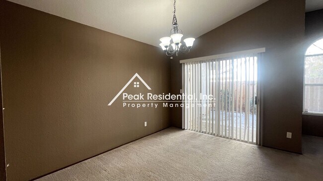 Foto del edificio - Wonderful Vintage Park 3bd/2ba Home with 2 Car Garage