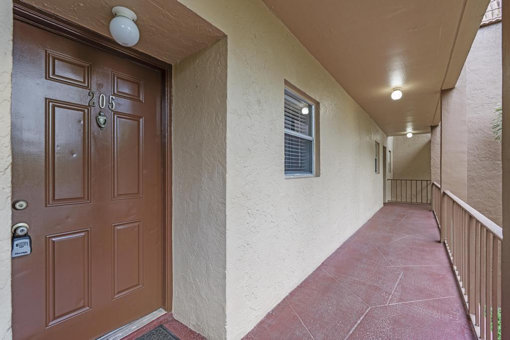 Primary Photo - 120 Sparrow Dr