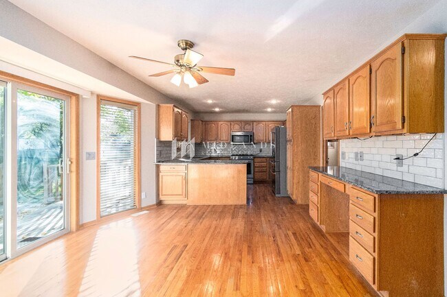 Building Photo - 4 Bedroom Pilgrims Landing Home!