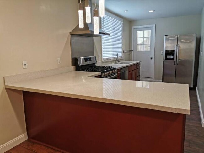 Foto del edificio - 3 bedroom in Oakland CA 94606