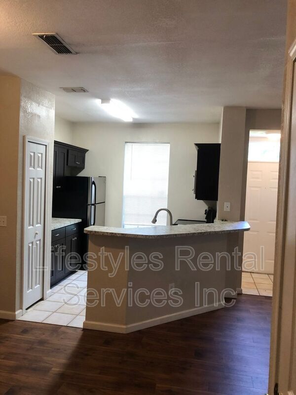 Building Photo - 13703 Richmond Park Dr N