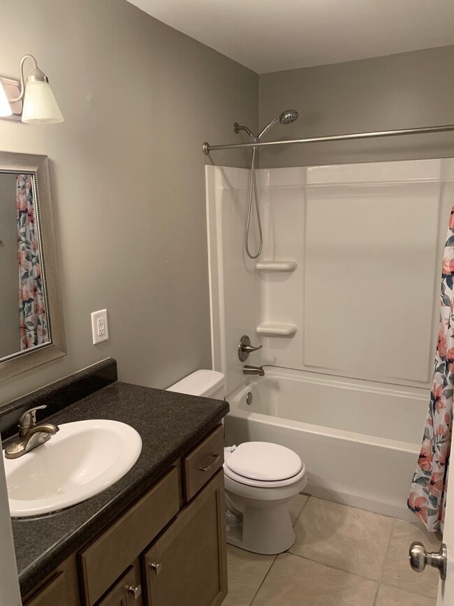 Building Photo - Cute 2/1 Duplex on Cone St