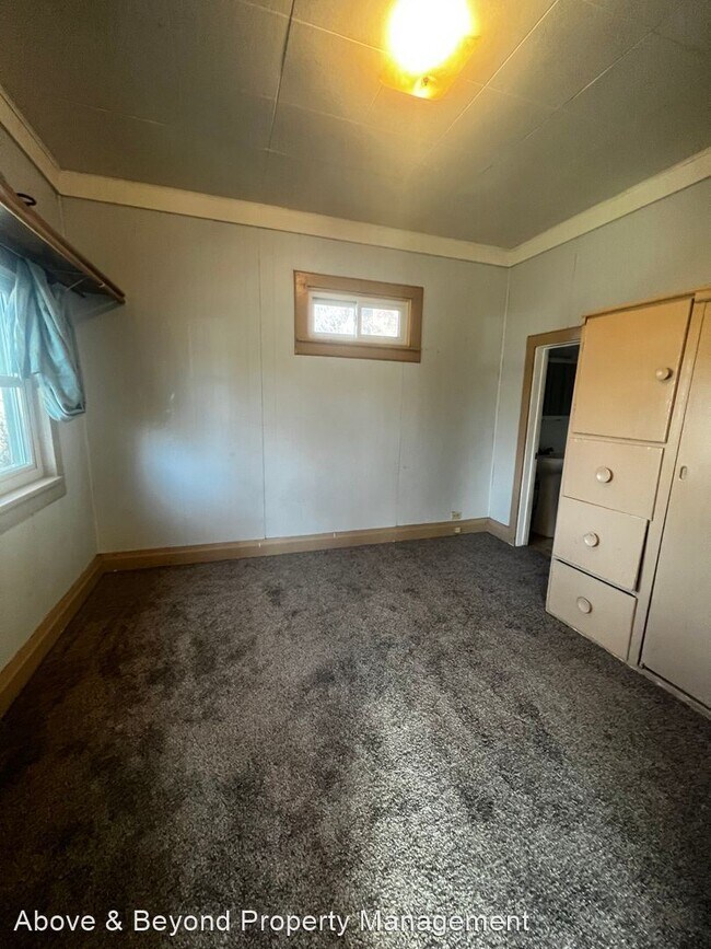 Foto del edificio - 1 br, 1 bath House - 33 3rd Avenue East