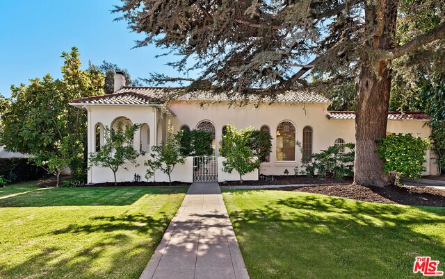 Foto principal - 609 N Bedford Dr