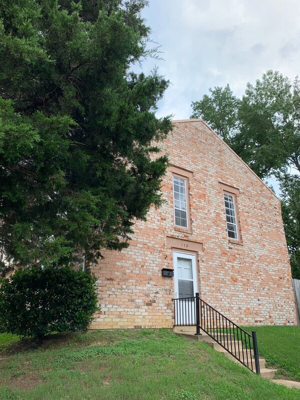 Primary Photo - 723 Pleasant St