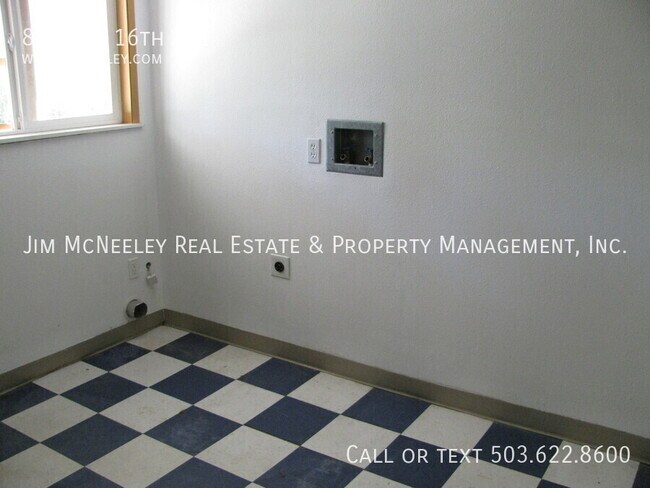 Building Photo - 8215 SE 16th Ave