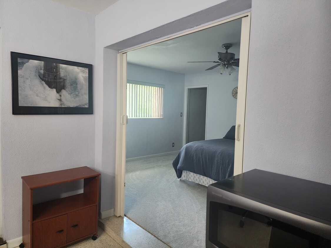Foto del edificio - 465 S Fig Tree Ln