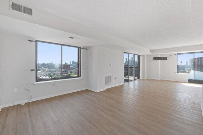 Building Photo - 700 1st St